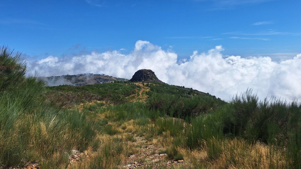 Pico do Escalvado (1700 m)
