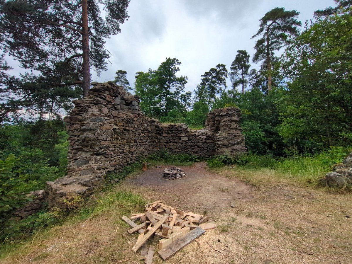 Mitrov - zřicenina (443&nbsp;m)