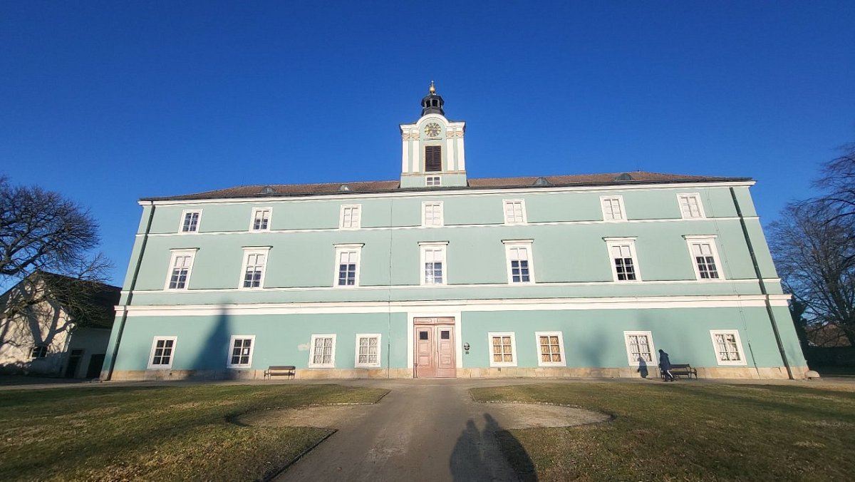 Dačice - zámek (485&nbsp;m)