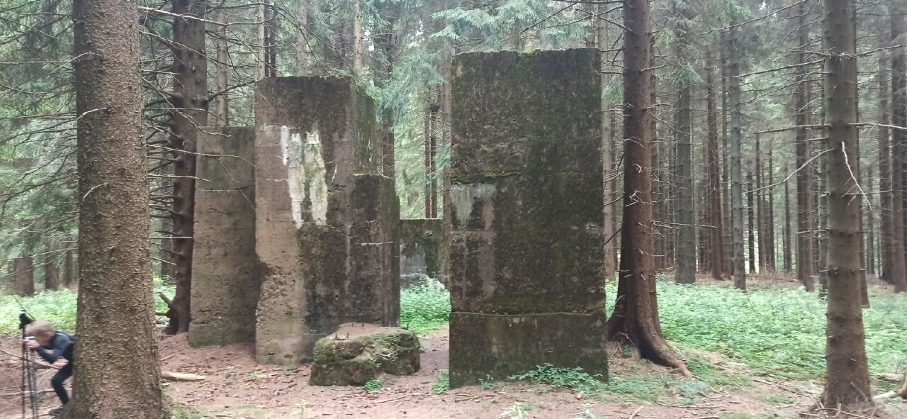Adam (765&nbsp;m)